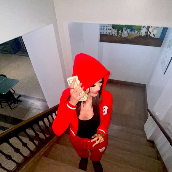 Meet your Posher, Elvina - Picture 1 of 1